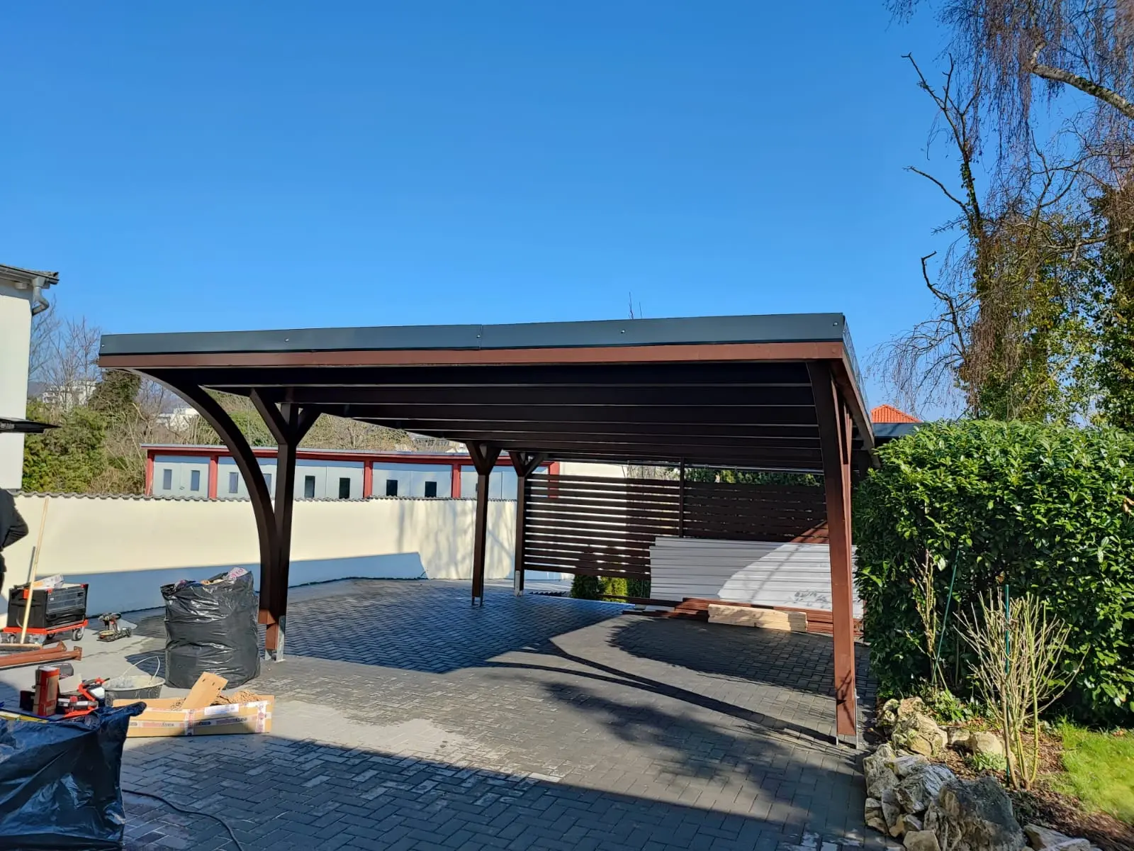 Aufgebauter Carport von Die Burschen in Schwalbach am Taunus