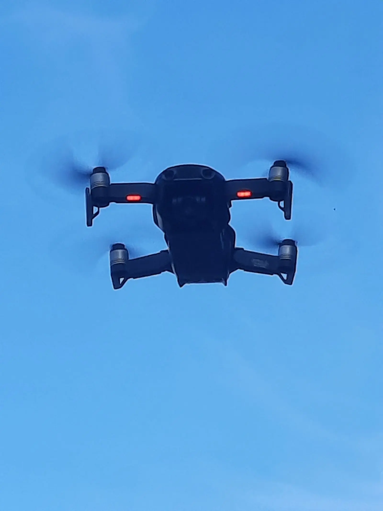 Drohne von Die Burschen im Flug bei einer Luftbildaufnahme über Schwalbach am Taunus