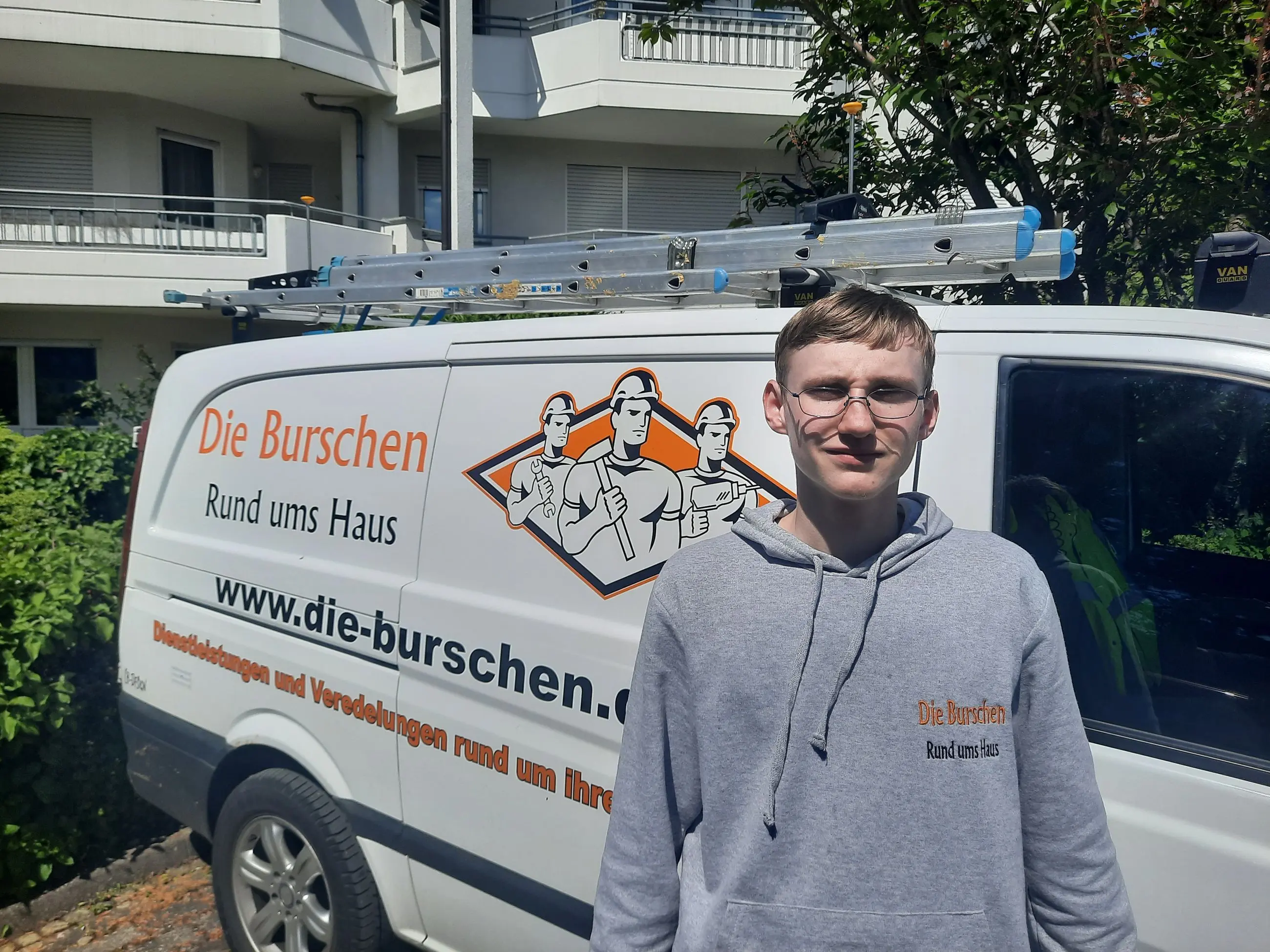 Leon Stiegler, Drohnenpilot bei Die Burschen in Schwalbach am Taunus