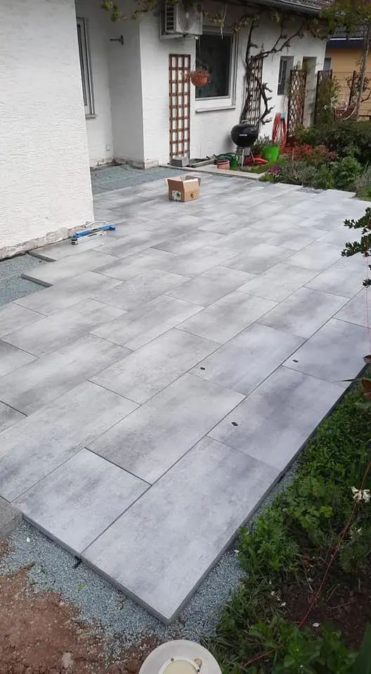 Neu gebaute Holzterrasse mit Unterkonstruktion von Die Burschen im Rhein-Main-Gebiet