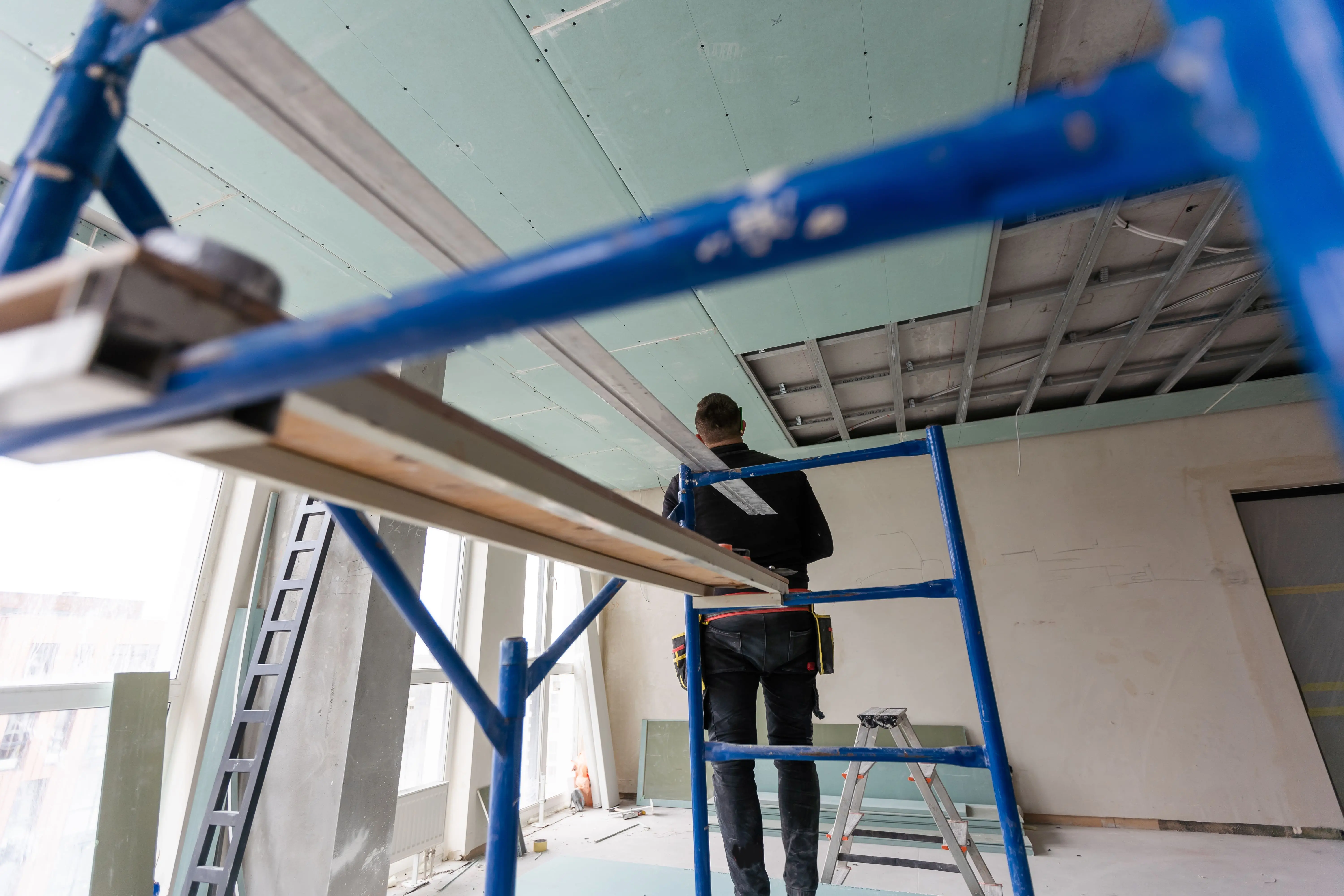 Trockenbauwand mit Metallständerwerk, errichtet von Die Burschen