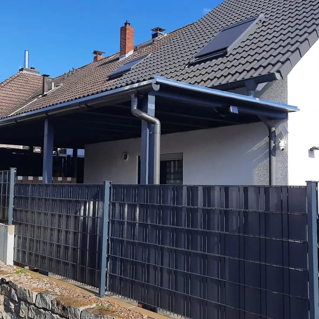 Montierter Zaun von Die Burschen in Schwalbach am Taunus